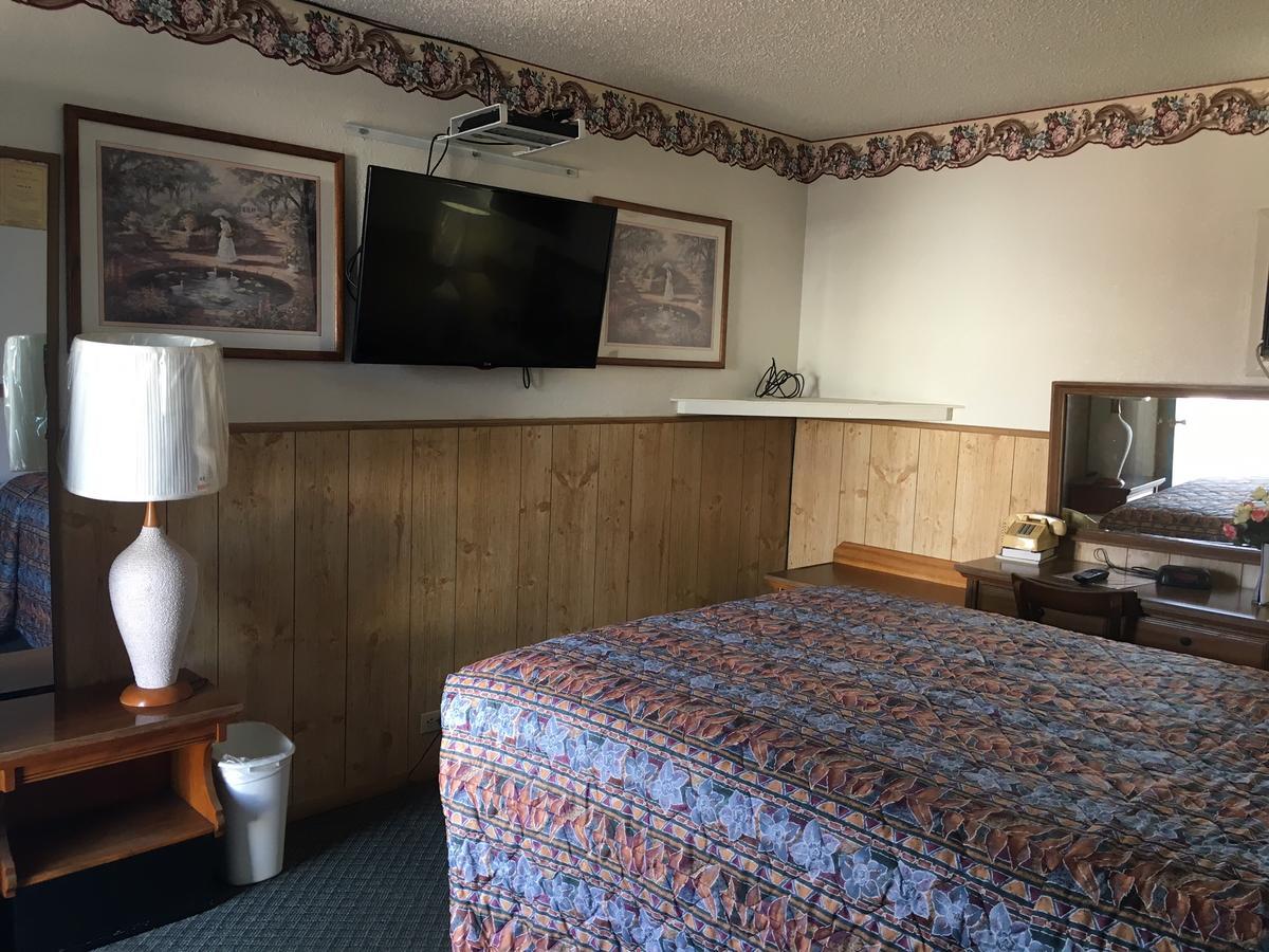Skyliner Motel Stroud Exteriör bild