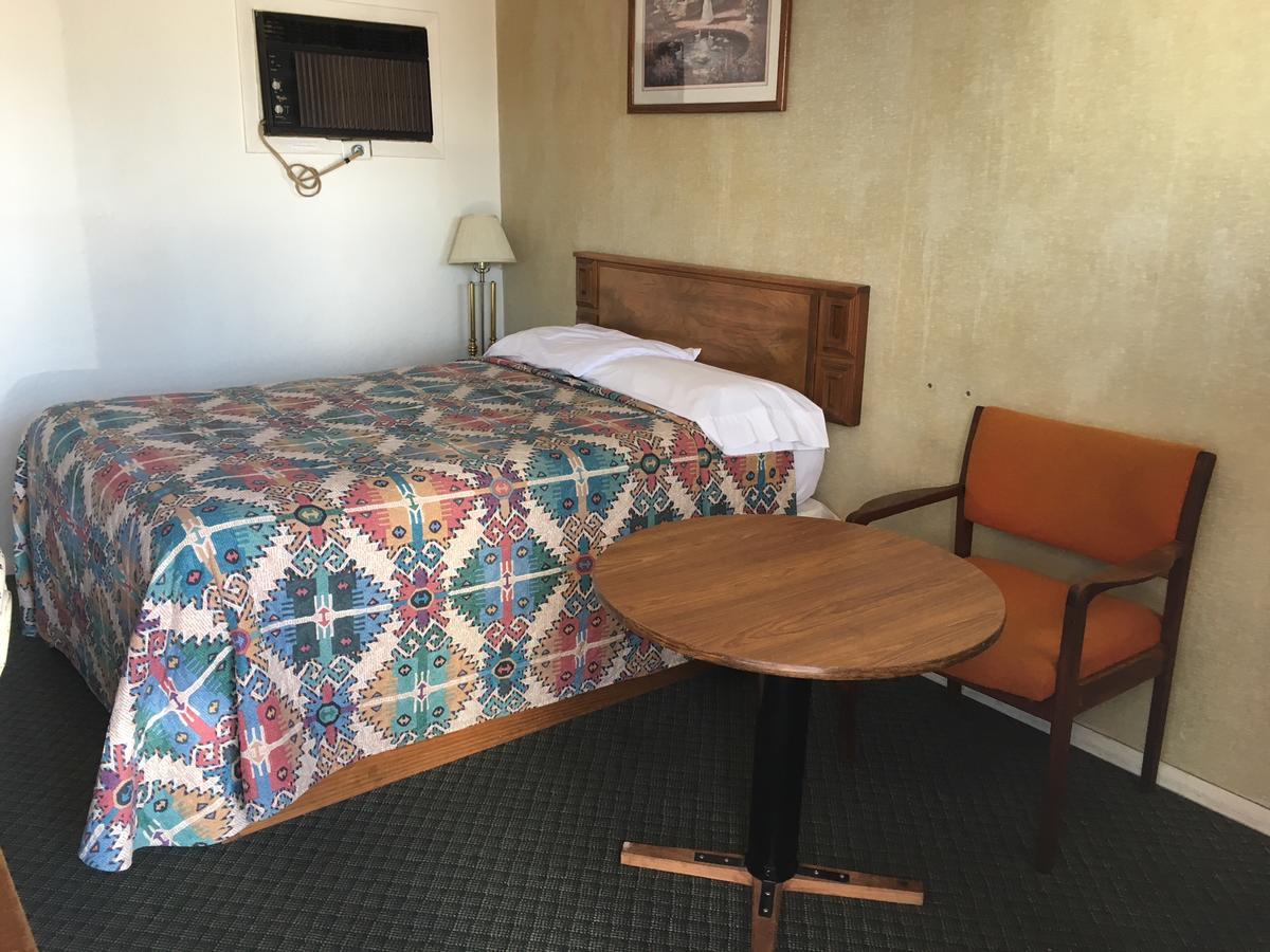 Skyliner Motel Stroud Exteriör bild