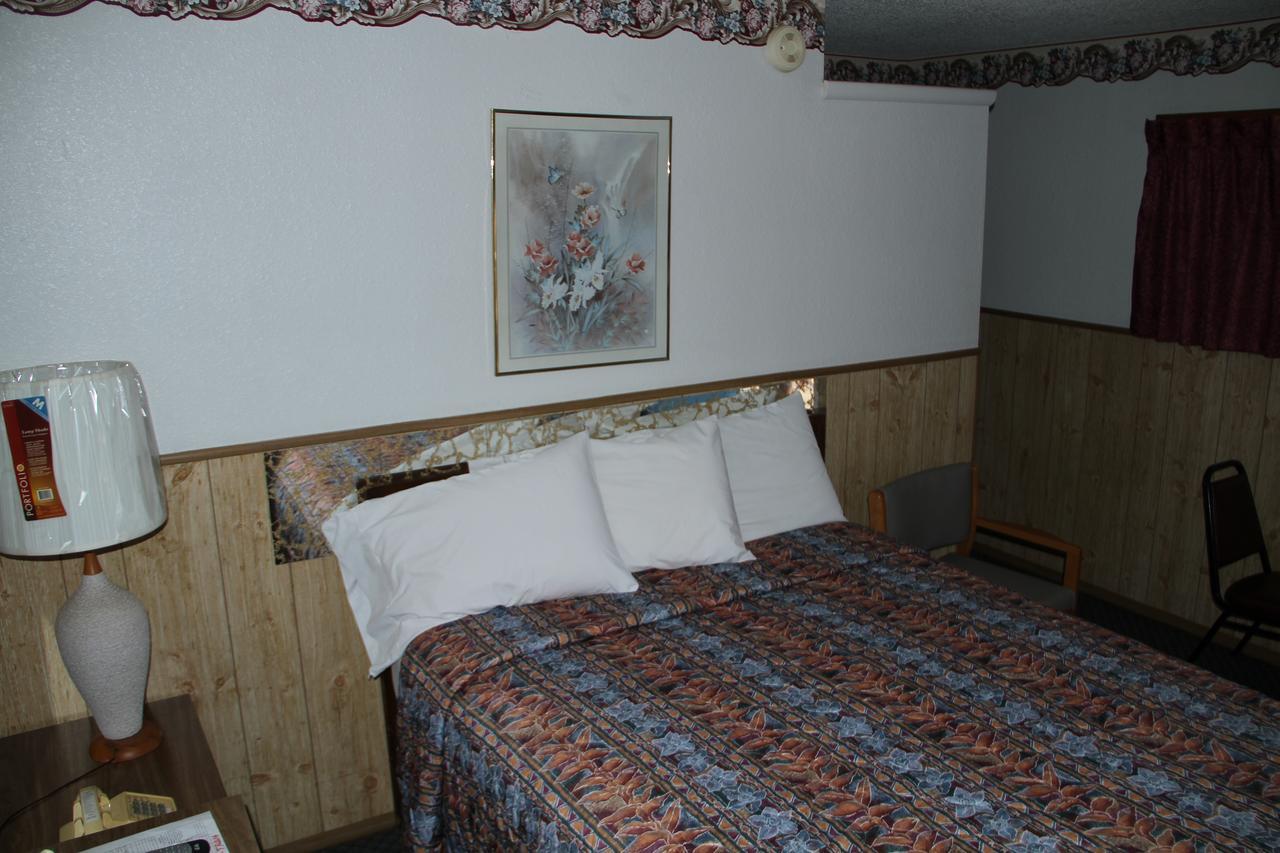 Skyliner Motel Stroud Exteriör bild
