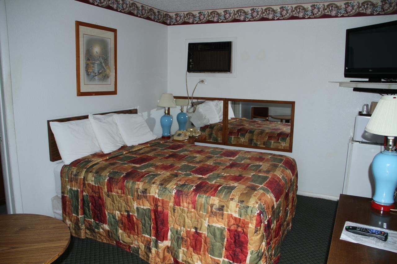 Skyliner Motel Stroud Exteriör bild