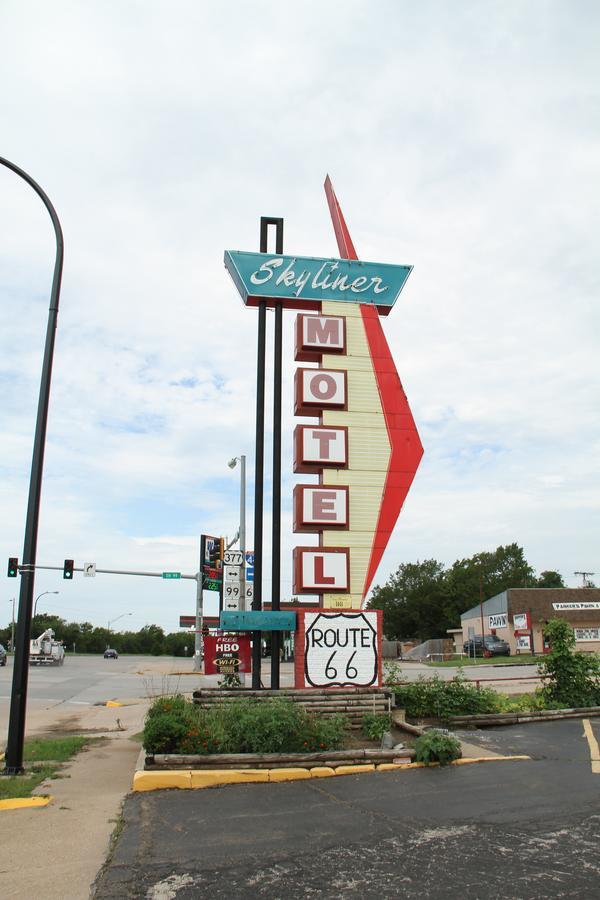 Skyliner Motel Stroud Exteriör bild