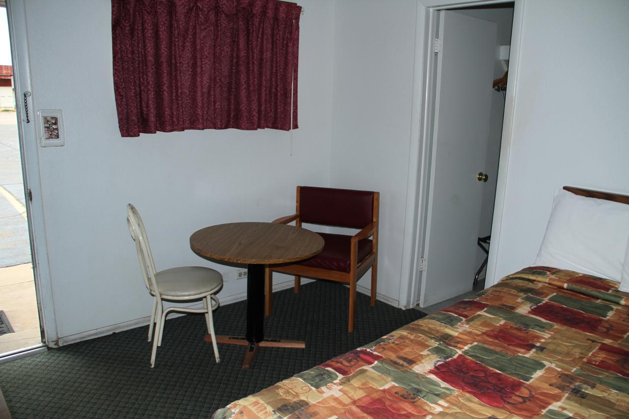 Skyliner Motel Stroud Exteriör bild